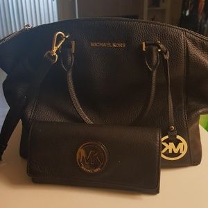 Authentic Micheal Kor Handbag /matching wallet
